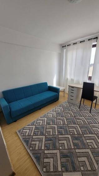 Apartament cu 3 camere semidecomandat în Chitila