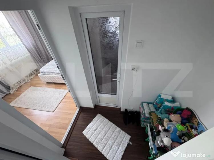 Apartament cu 2 camere semidecomandat, mobilat în Micro 11