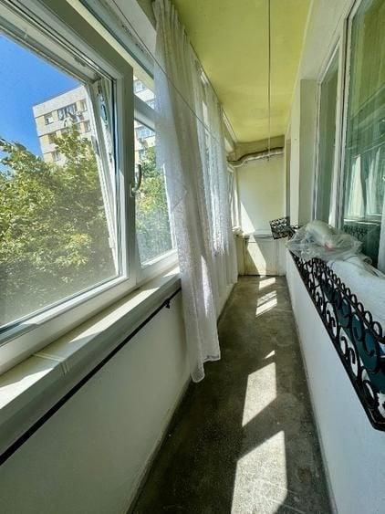 Apartament cu 3 camere decomandat în Colentina