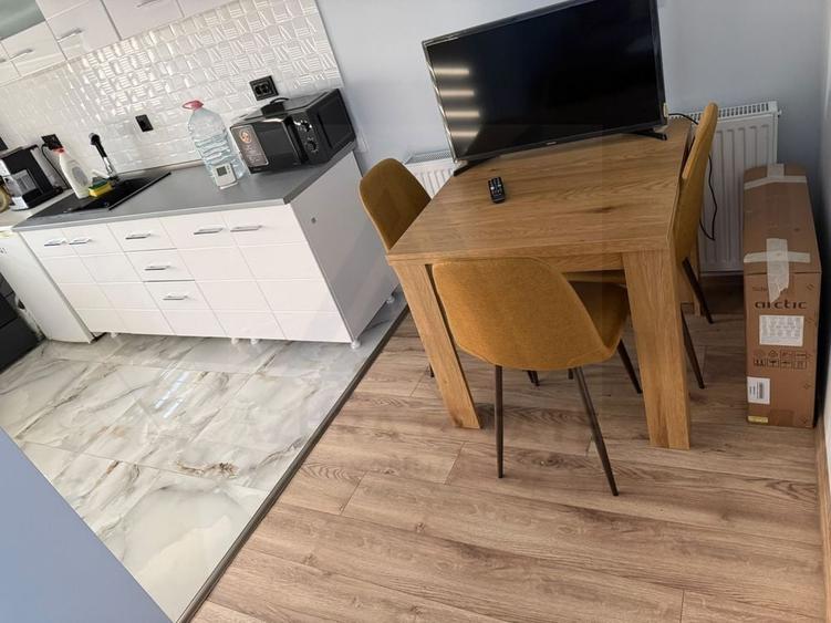 Apartament cu 2 camere semidecomandat, mobilat în Central