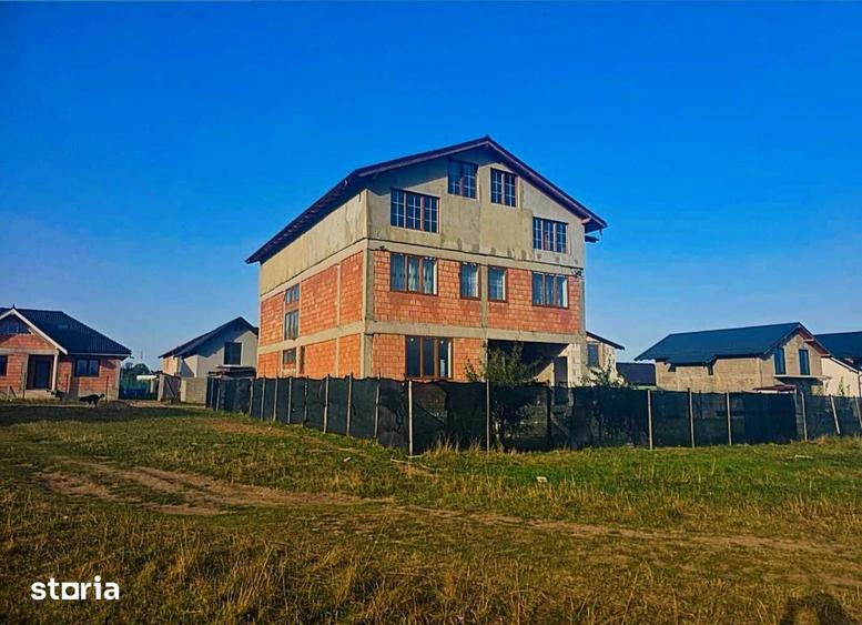 Casă cu 5 camere cu Teren 500 Mp în Central