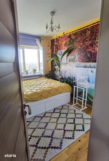 Apartament cu 3 camere decomandat în Tei