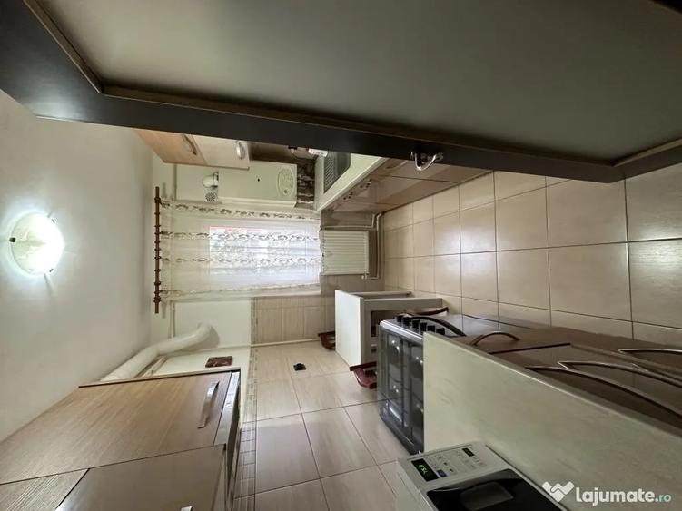 Apartament cu 2 camere semidecomandat în Podu Roș
