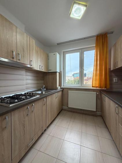 Apartament cu 2 camere semidecomandat, mobilat în P-ța Mihai Viteazul