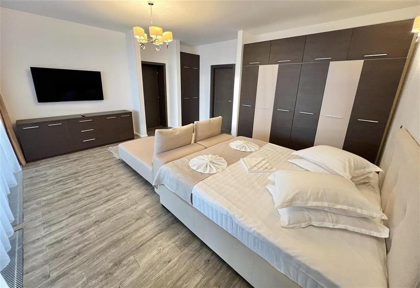 Apartament cu 4 camere decomandat, mobilat în Poiana Brașov