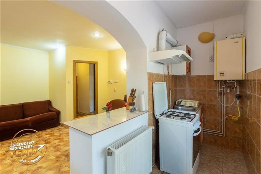Casă individuală cu 5 camere cu Garaj în Exterior Est
