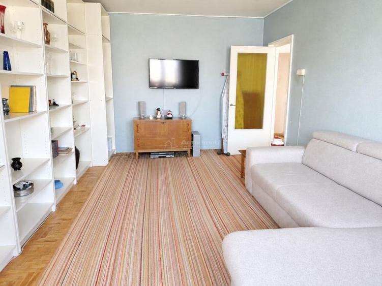 Apartament cu 3 camere decomandat în Central
