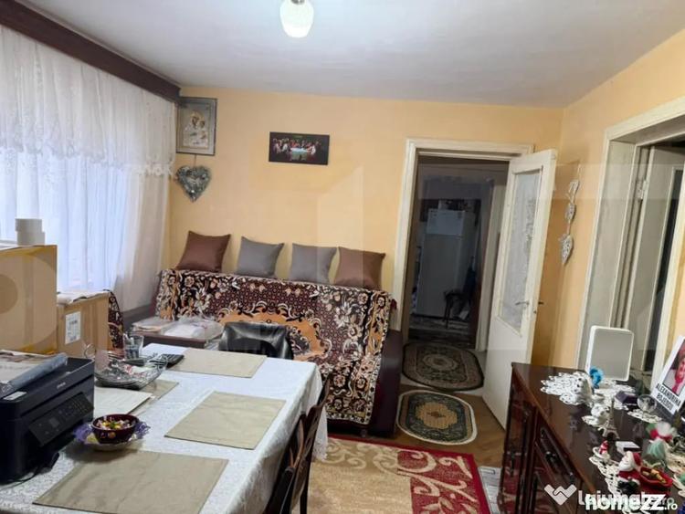 Apartament cu 3 camere semidecomandat în Central