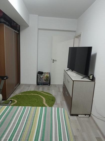 Apartament cu 2 camere semidecomandat în Tractorul