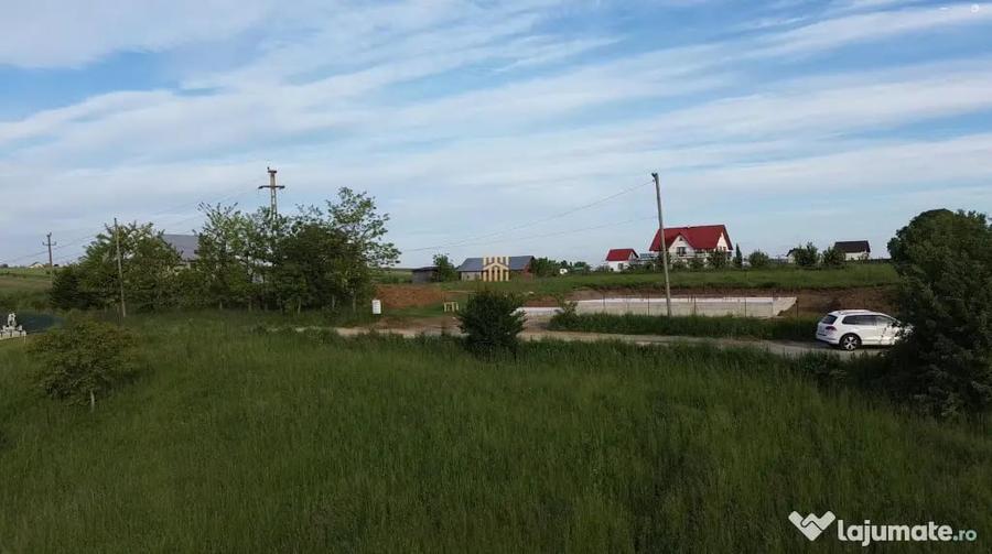 Teren intravilan in oras Siret 1100 mp! De ! 0727817187 - 9