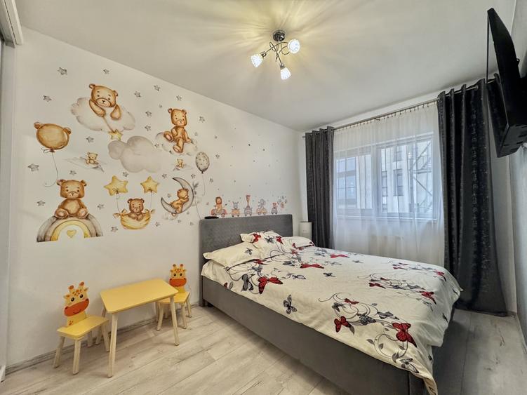 Apartament cu 3 camere semidecomandat, mobilat în Periferie