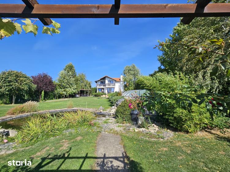 Casă cu 4 camere cu Teren 1650 Mp în Șura Mică