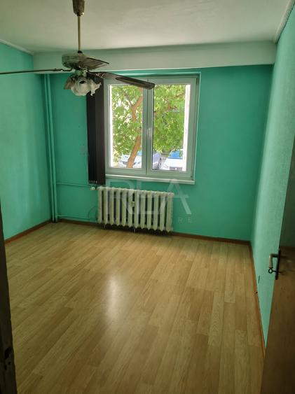 Apartament cu 3 camere semidecomandat în Titan