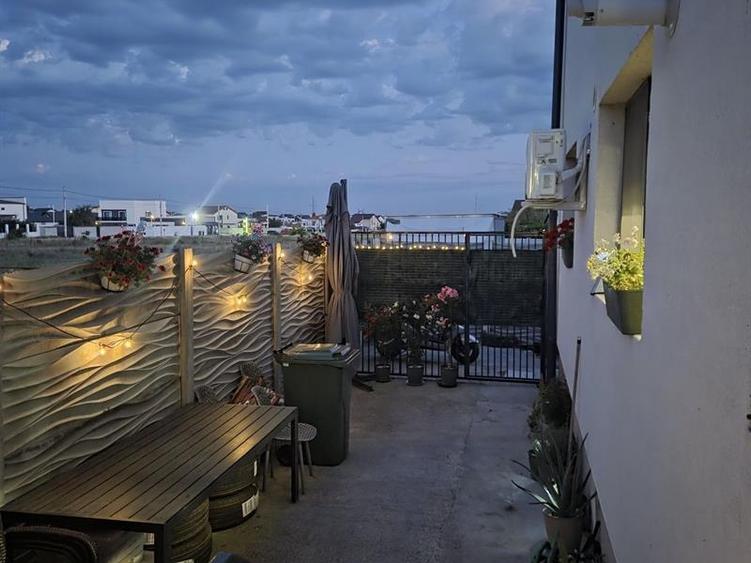 Apartament cu 3 camere decomandat în Preajba