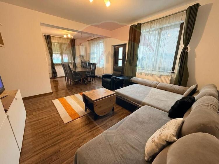Casă cu 4 camere cu Teren 290 Mp în Sânpetru