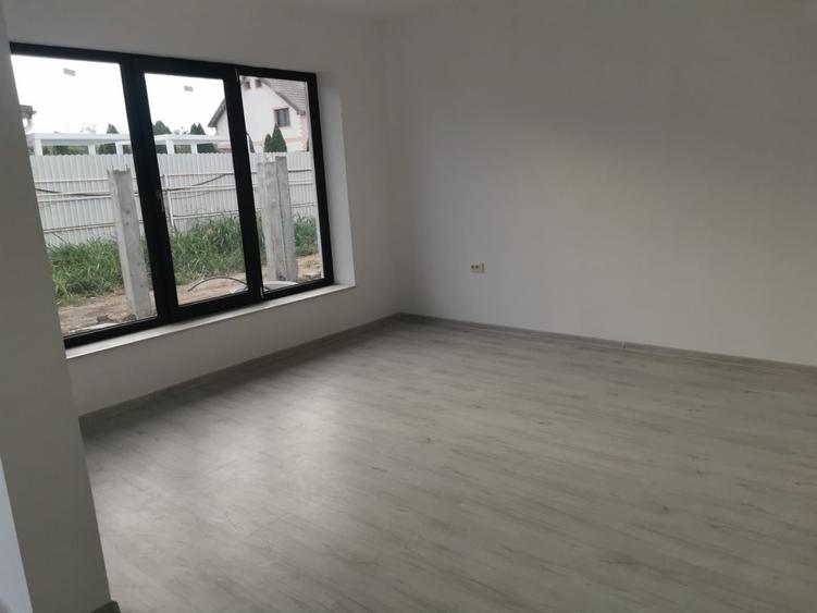 Casă cu 3 camere cu Teren 130 Mp în Vânători