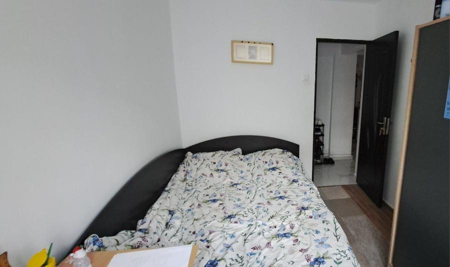 Apartament cu 4 camere decomandat în Est