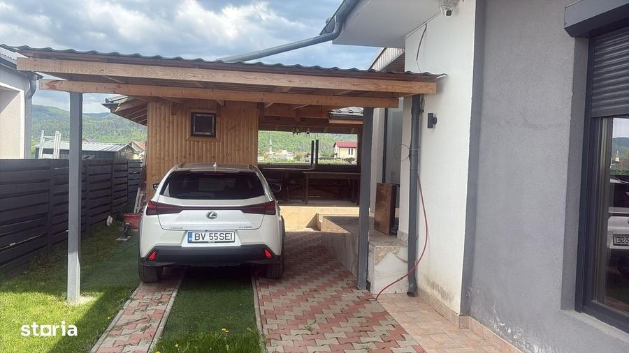 Casă cu 4 camere în Cristian