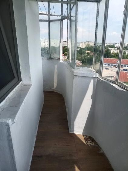Apartament cu 3 camere decomandat în Berceni