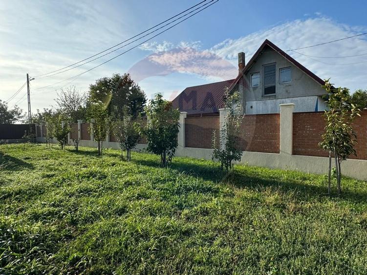 Casă individuală cu 5 camere cu Canalizare în Golești
