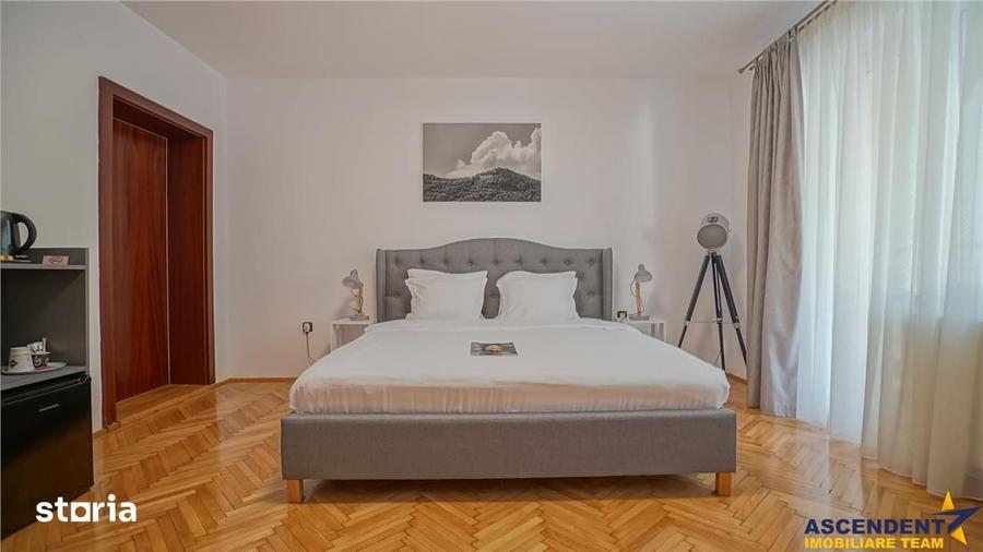 Casă cu 9 camere cu Teren 506 Mp în Centrul Istoric