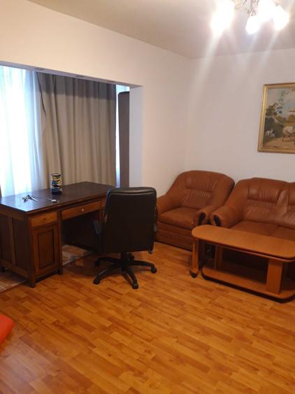 Apartament cu 3 camere decomandat, mobilat în Brâncoveanu