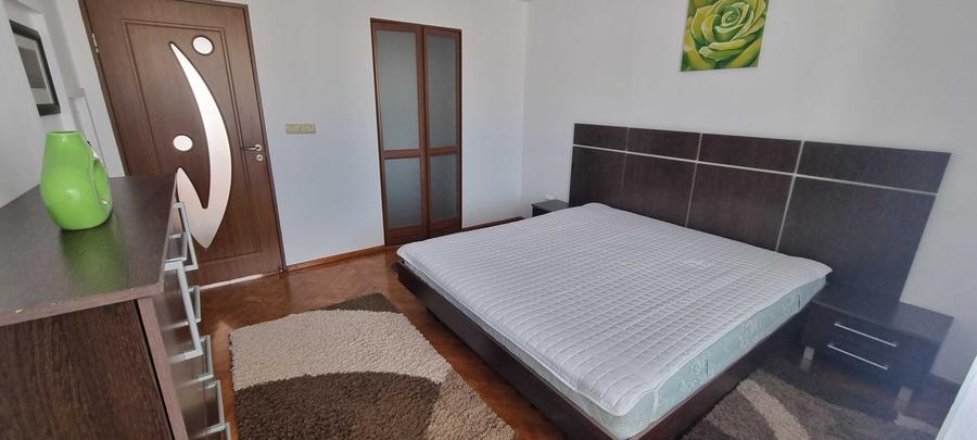 Apartament cu 3 camere decomandat, mobilat în Tudor