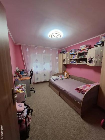Apartament cu 3 camere decomandat în Alfa