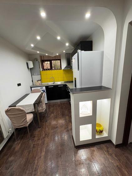 Apartament cu 3 camere semidecomandat în Cetate