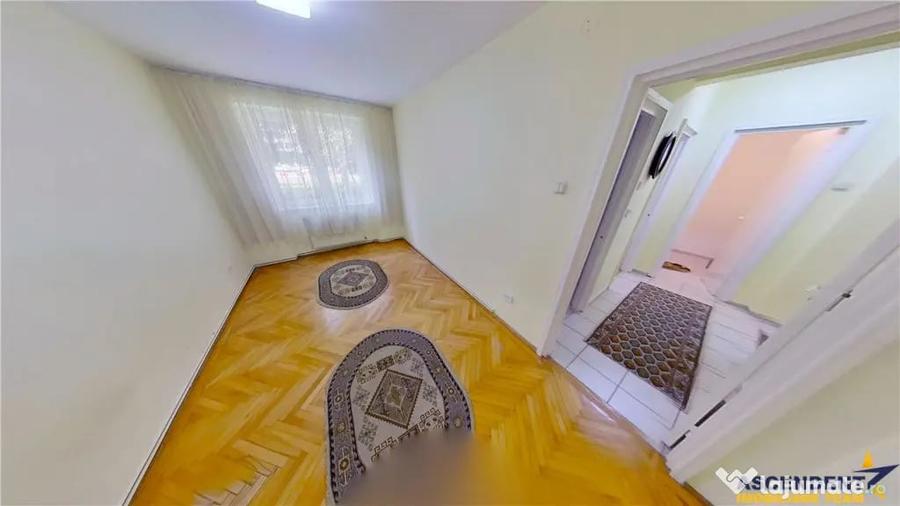 Apartament cu 3 camere decomandat în Calea București