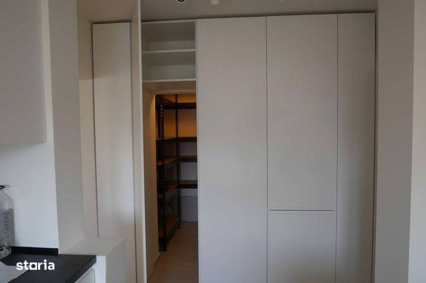 Apartament cu 4 camere, mobilat în Victoriei