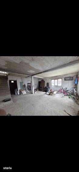 Casă cu 9 camere cu Teren 600 Mp în Central