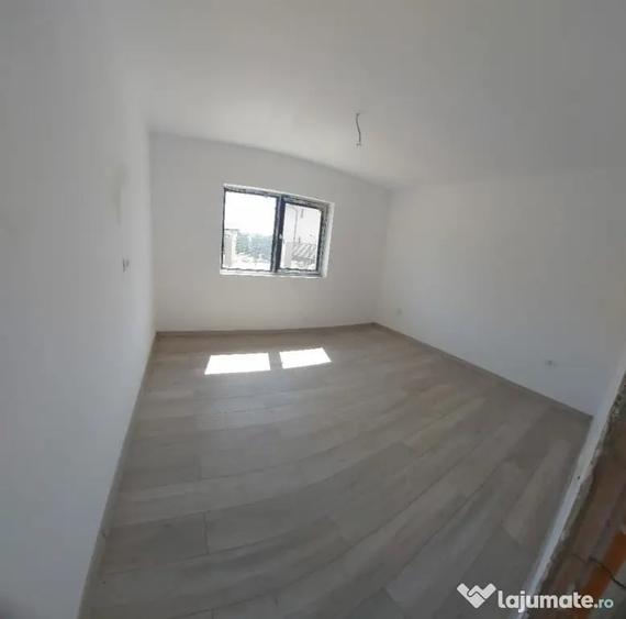 Casă cu 3 camere cu Teren 300 Mp în Central