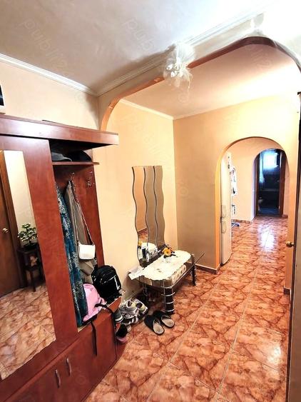 Apartament cu 3 camere decomandat în Colentina