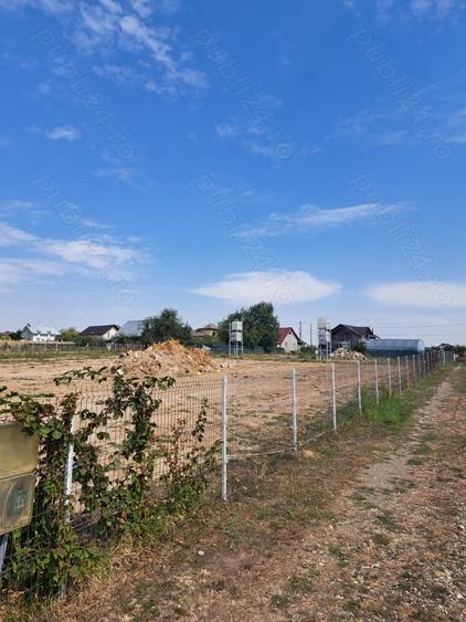 Teren de 4000 mp, în Plopeni