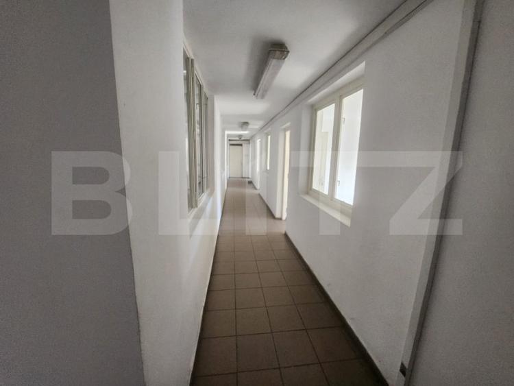 Spațiu industrial, de 2,927 mp, în Industrială