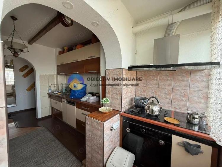 Apartament cu 3 camere semidecomandat în Central