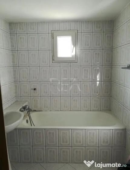 Apartament cu 4 camere decomandat în Lujerului