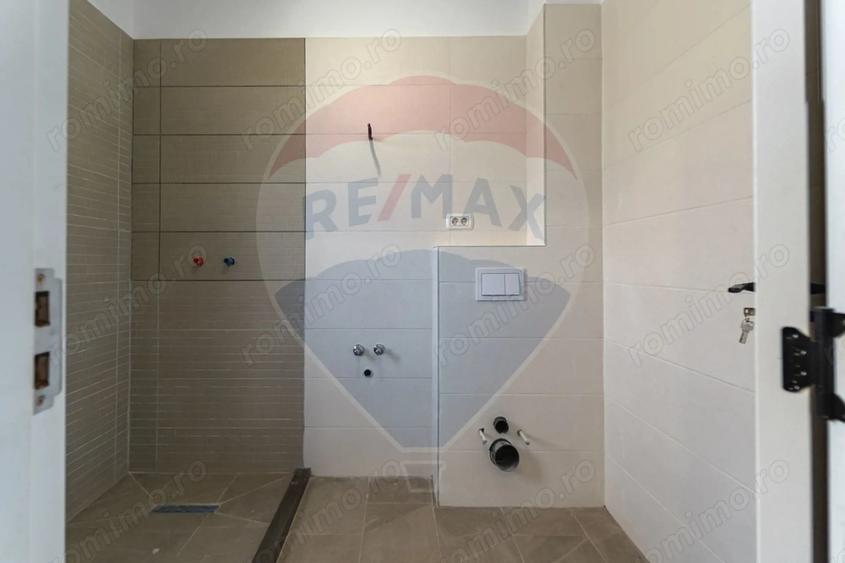 Casă cu 8 camere cu Teren 500 Mp în Tărlungeni