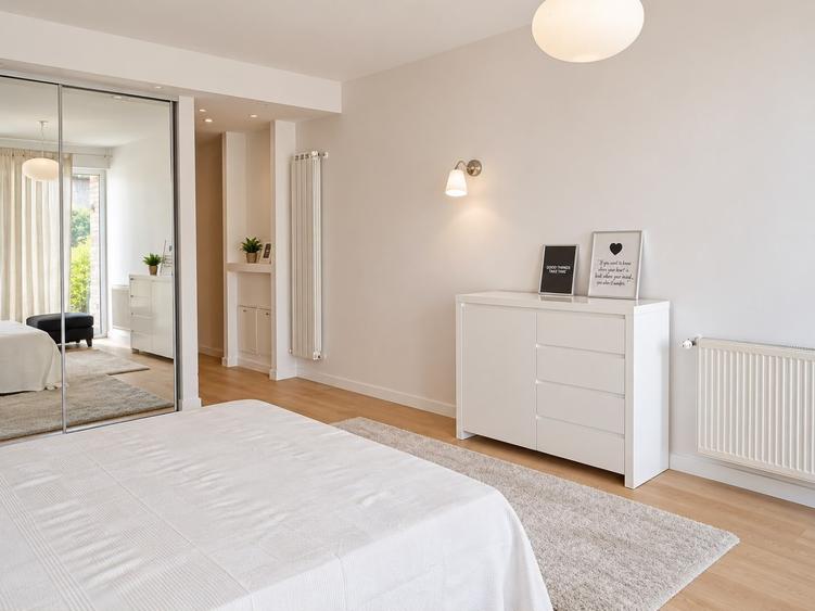 Apartament cu 3 camere semidecomandat, mobilat în Băneasa