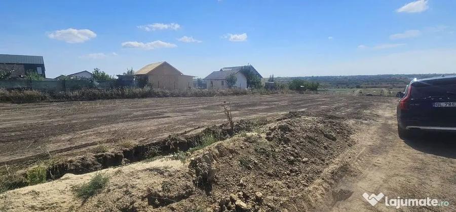 Teren de 300 mp, în Costi