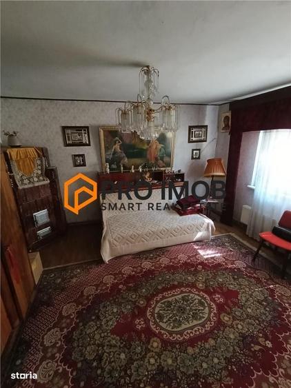 Casă cu 4 camere nedecomandat în Central