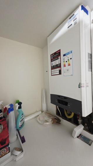 Apartament cu 3 camere semidecomandat, mobilat în Universitate