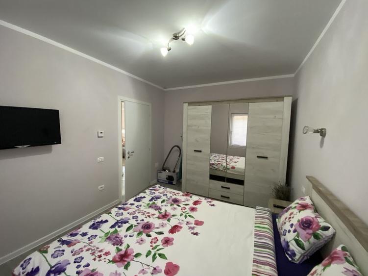 Apartament cu 3 camere decomandat, mobilat în Dumbrăvița