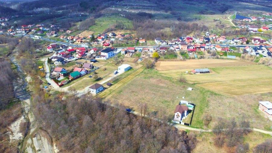 Teren de 2550 mp, în Budești