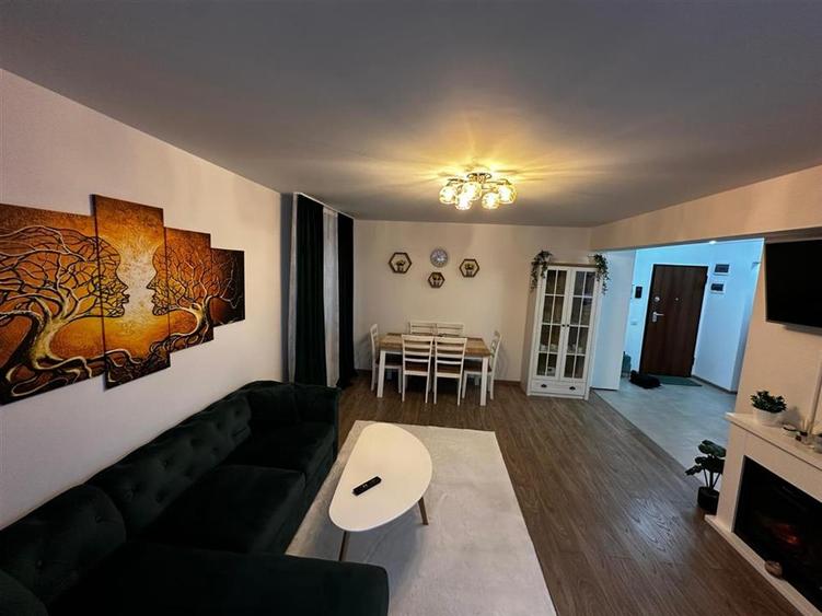 Apartament cu 2 camere decomandat, mobilat în Tractorul