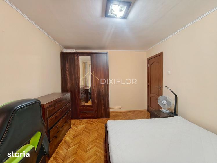 Apartament cu 3 camere decomandat în 22 Decembrie 1989