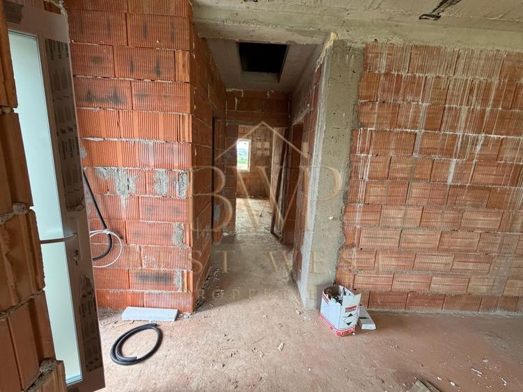 Duplex cu 3 camere cu Canalizare în Urseni