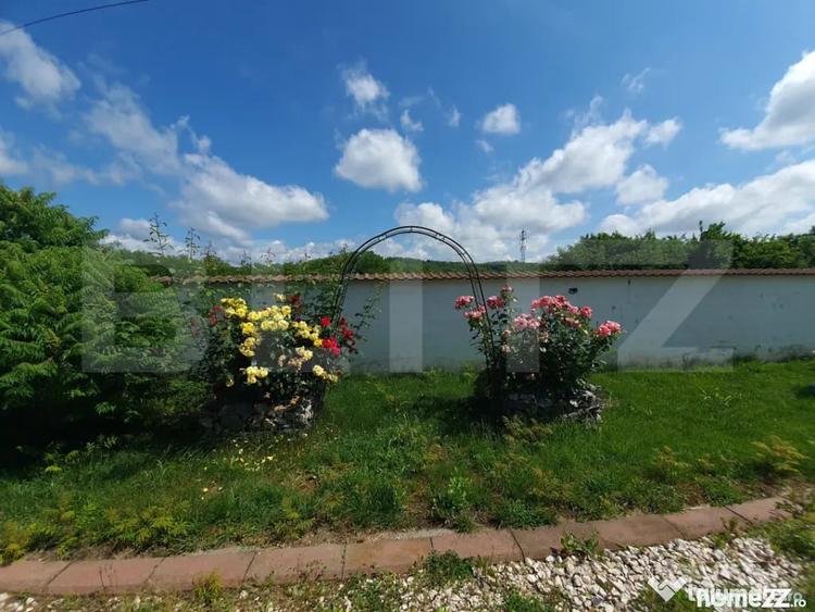 Casă cu 5 camere cu Teren 2022 Mp în Valea