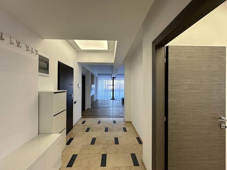 Apartament cu 4 camere, mobilat în Băneasa